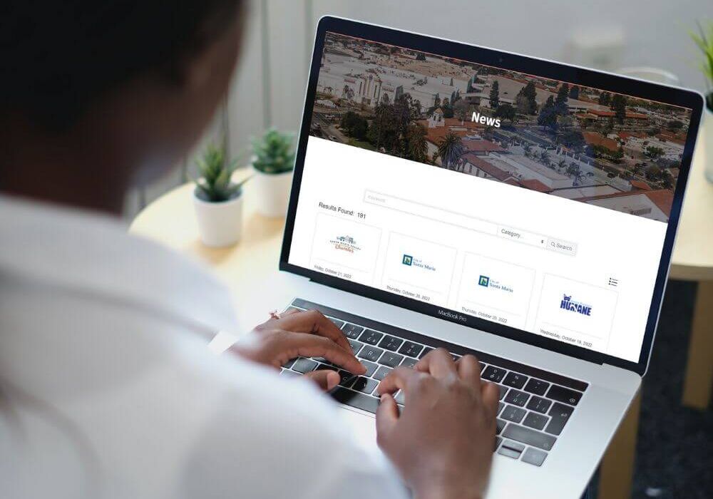 man on computer looking at chamber news
